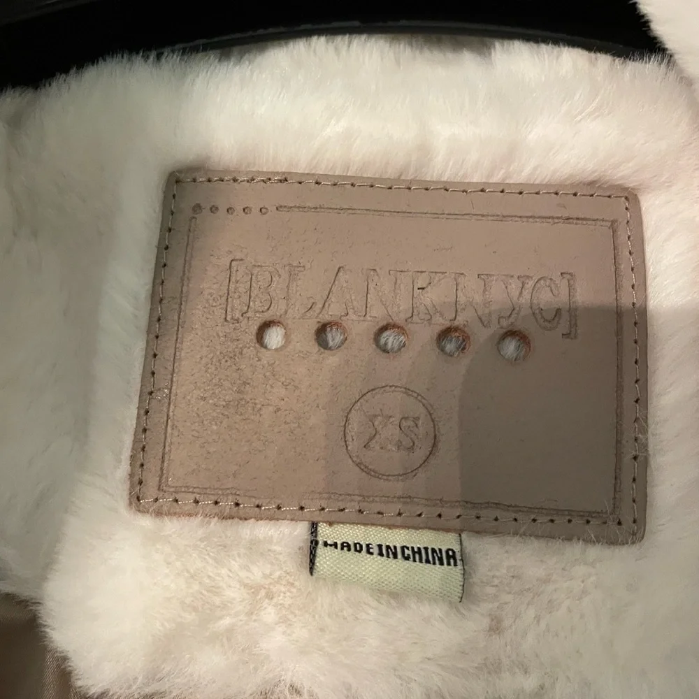Adorable Crop faux fur jacket, super soft! - Picture 2 of 3